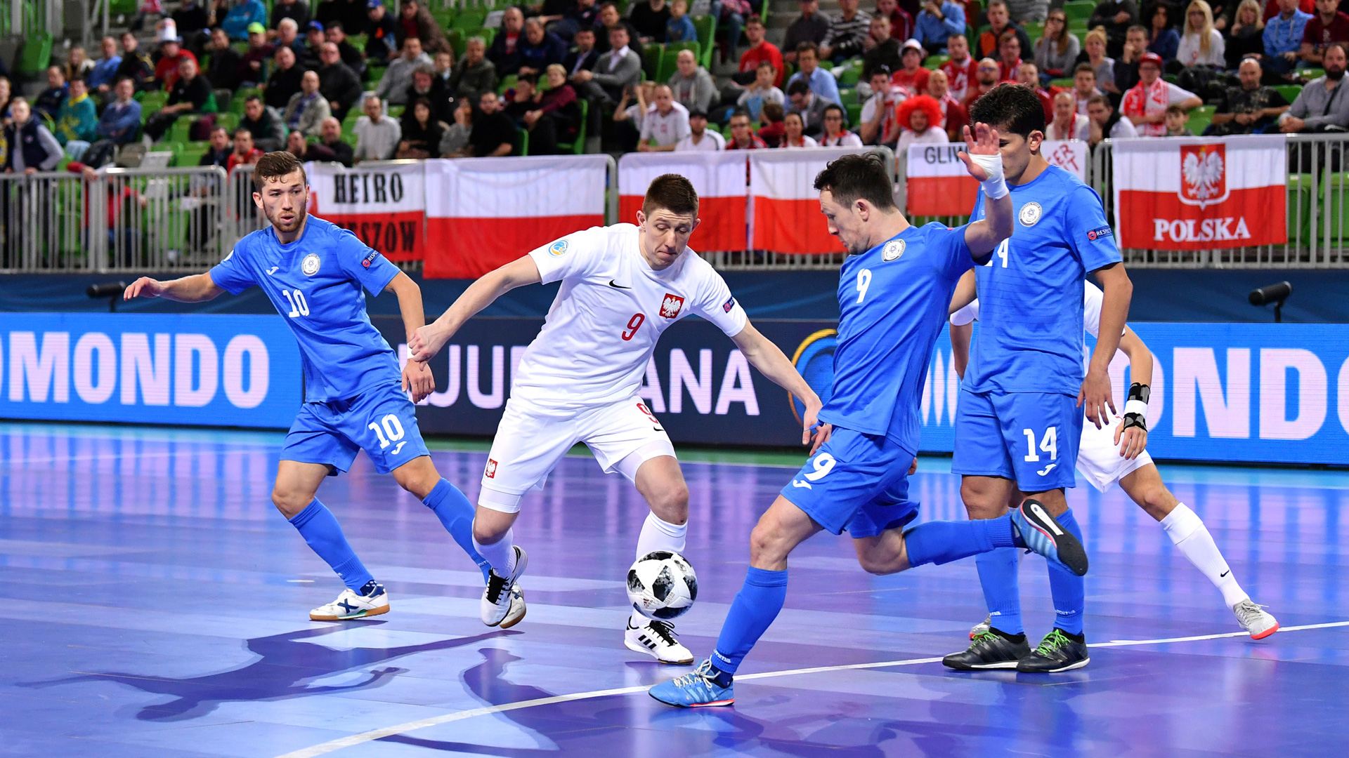 里夫斯成湖人队史第七位单场至少40+10助的球员