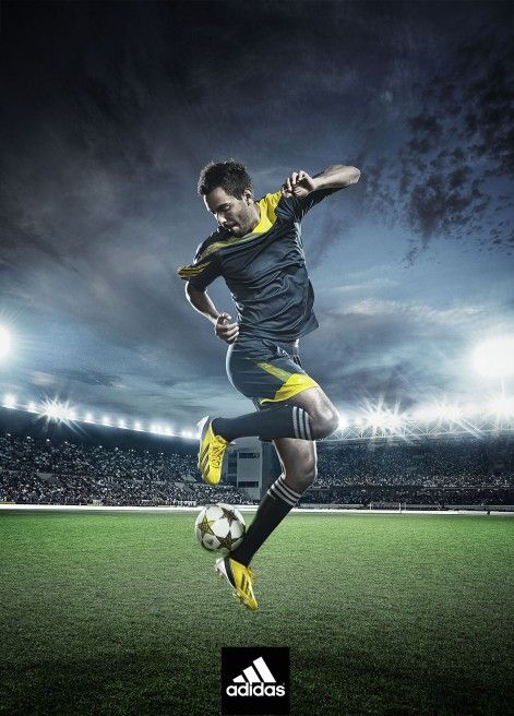 足协杯赛前举办垫场赛，张凌峰等四名成年球员对阵五十名小球员